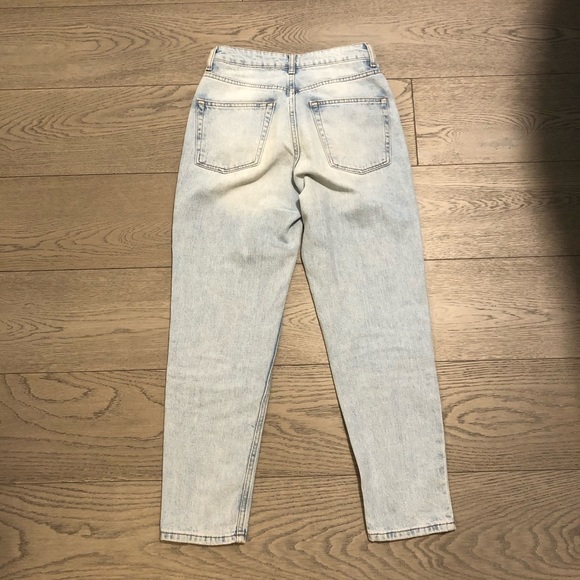 Topshop Moto Mom Jeans 
W25 L30
lLight blue wash - Picture 3 of 4